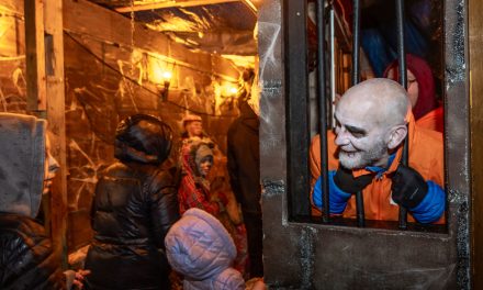 Halloween | Malgré la pluie, des rues bien remplies
