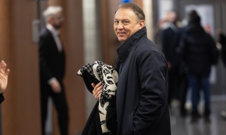 Revente de maisons de luxe | L'ex-joueur du Canadien Oleg Petrov en cour contre Revenu Québec