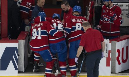 Le Canadien | Alex Newhook ratera 4 mois, Kaiden Guhle absent de 8 à 10 semaines