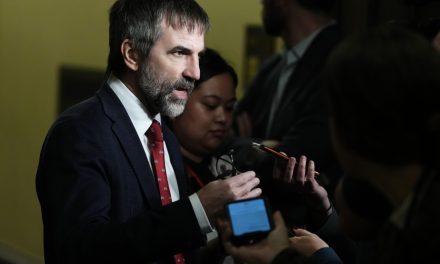 Entente sur l’énergie avec l’Alberta | Les objectifs d’émissions du Canada inatteignables, dit Guilbeault