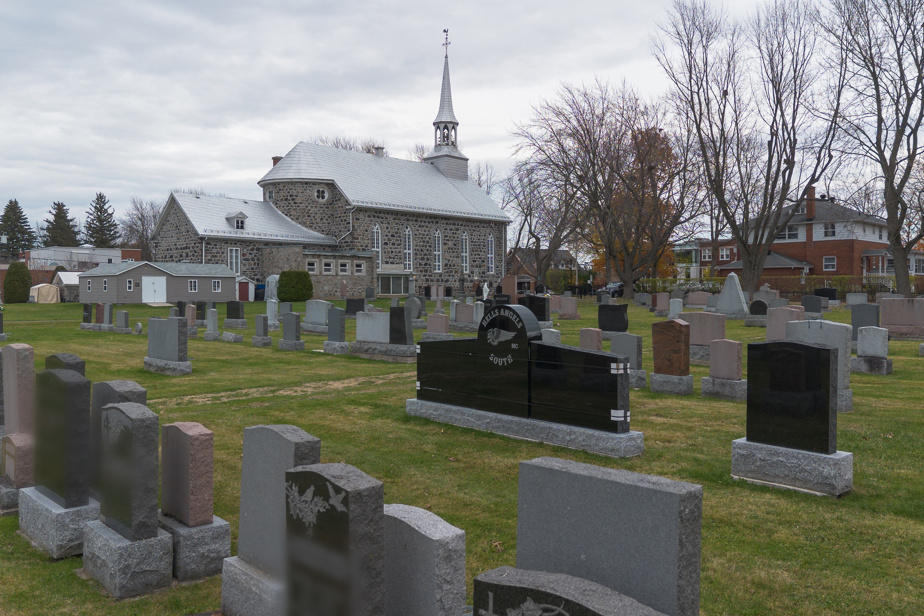 Saint-Basile-le-Grand | Les Hells Angels érigent un monument peu catholique en plein cimetière