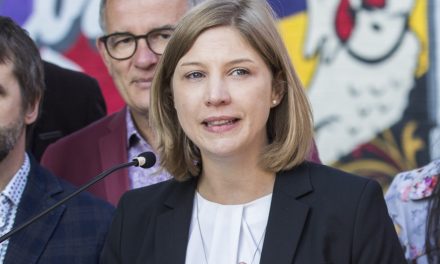Crise au PLQ | « Rien ne justifiait mon congédiement », dit Geneviève Hinse