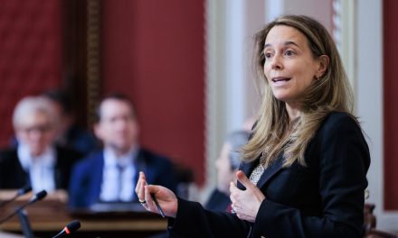 Médecins | Québec suspend deux mesures controversées de la loi 2