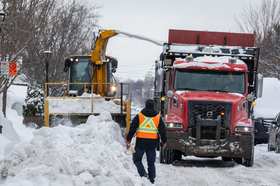 Premier chargement de neige de la saison à Montréal