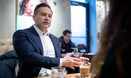 Crise au PLQ | Poilievre appelle Carney à faire la lumière sur l’implication de ses députés