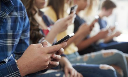Téléphones portables à l’école | Quatre mois après l’interdiction, l’impact « est majeur »