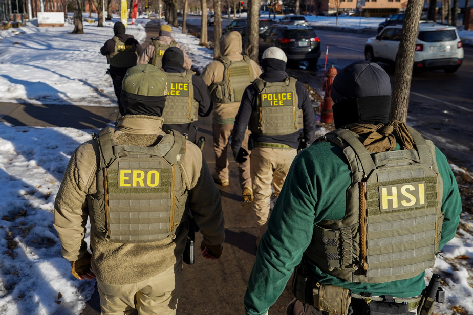 Les agents de l’ICE revendiquent le pouvoir d’entrer dans les résidences