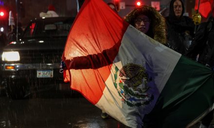 Trump annonce que les États-Unis vont « commencer des frappes au sol » contre les cartels de drogue