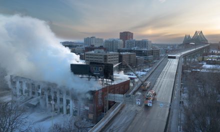 Montréal | L’incendie d’un immeuble désaffecté force la fermeture du pont Jacques-Cartier