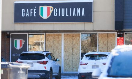 Laval | Coups de feu sur un café italien connu de la police