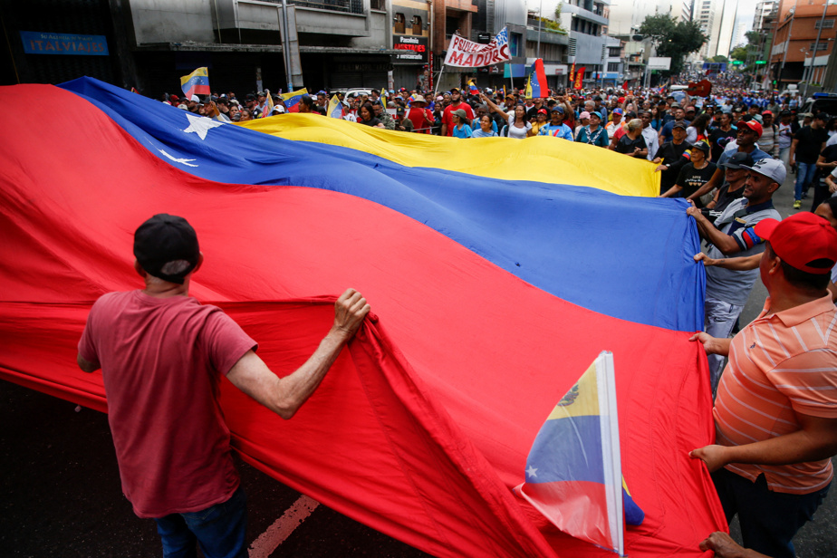  À Caracas, manifestation pro-Maduro pour exiger sa libération