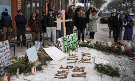 Minneapolis | L’administration Trump défend les tirs mortels de l’ICE