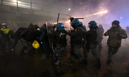Milan-Cortina 2026 | Des manifestants anti-JO et la police s’affrontent à Milan