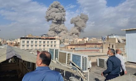 Les États-Unis et Israël frappent l’Iran