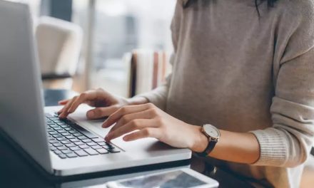 Les emplois occupés par les femmes plus exposés à l’intelligence artificielle