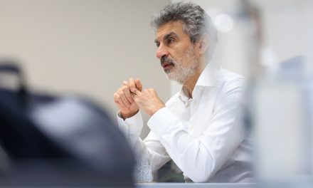 Intelligence artificielle | Les risques croissent plus vite que les solutions, dit Yoshua Bengio