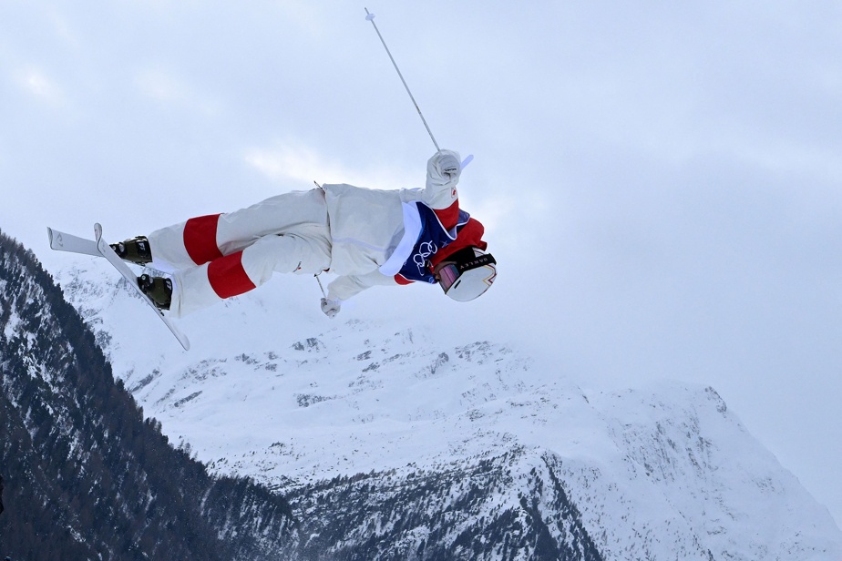 Ski acrobatique | Dérangé par la lumière, Kingsbury passe malgré tout en finale
