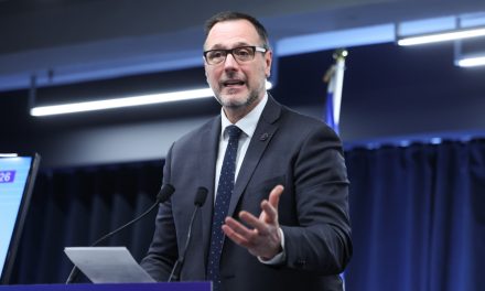 Fin du Programme de l’expérience québécoise | Cinq questions pour démêler le vrai du faux
