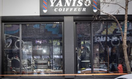 Incendie criminel au centre-ville | Le salon de coiffure ciblé au cœur d’un conflit