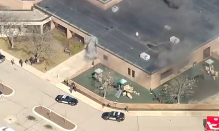 Fusillade dans une synagogue du Michigan | Le suspect est mort et des explosifs ont été retrouvés