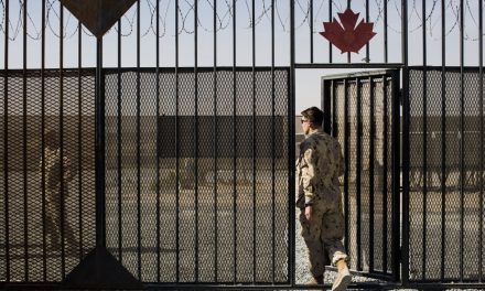 Base militaire visée au Koweït | Tous les militaires canadiens sains et saufs après les attaques de missiles