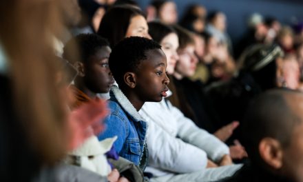 Apprendre à faire la vague | Le hockey, pour la première fois