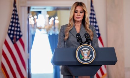 Melania Trump nie tout lien avec les crimes de Jeffrey Epstein