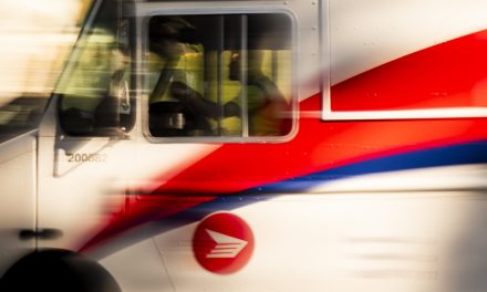 Postes Canada annonce une perte record de 1,57 milliard en 2025