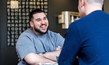Un café avec Achref Tabi | Bientôt trois millions d’abonnés – et ce n’est qu’un début