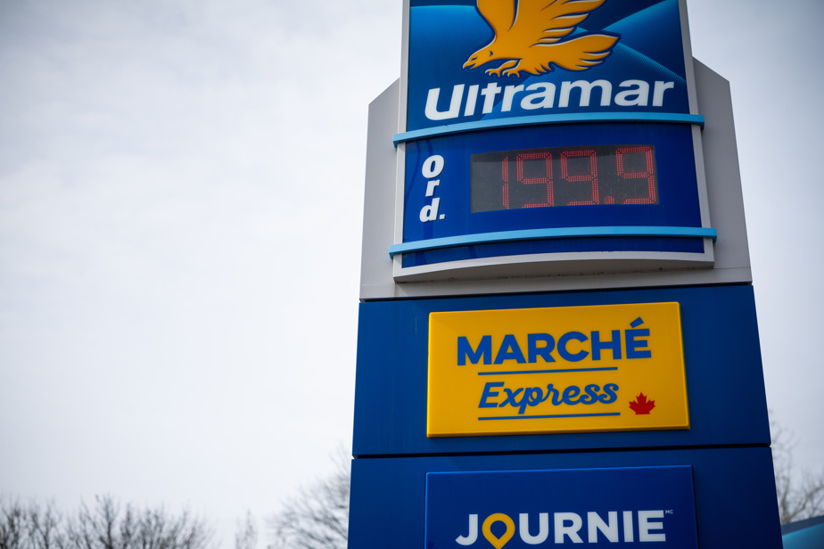 Litre d’essence à 2 $ | « À chaque fois que je remplis, c’est plus cher »