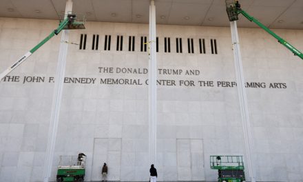 Washington | Un juge ordonne à Trump de retirer son nom du Kennedy Center