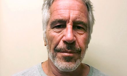 Le département de la Justice affirme n’avoir jamais vu la note de suicide de Jeffrey Epstein