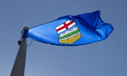 Référendum en Alberta | Ottawa s’active à réviser la question proposée par Danielle Smith