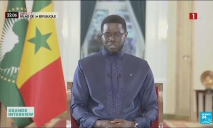Sénégal : le président limoge le PM Sonko, dissout le gouvernement