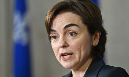 La Presse à Paris | Fréchette veut que Macron soit un allié de Montréal pour la Banque de la défense