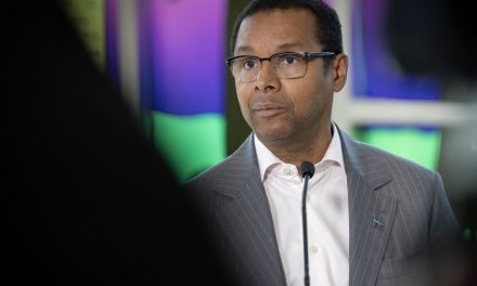Prévenir l’itinérance chez les jeunes de la DPJ | Lionel Carmant s’engage à sauver un projet encensé puis victime de « coupes »
