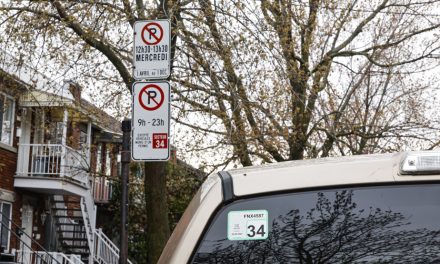 Enquête de l’UPAC | Des fausses vignettes de stationnement vendues à Montréal