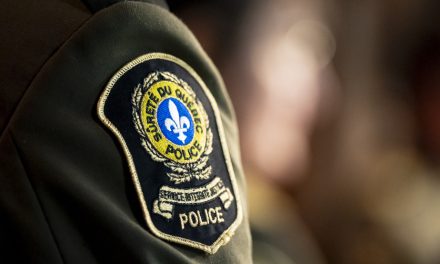Corps retrouvé dans une fosse septique | Un jeune homme arrêté pour meurtre à Kanesatake