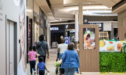 Carrefour Laval | Une boutique de cosmétiques à la française épinglée… pour des factures en anglais