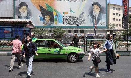 Conflit au Moyen-Orient | Washington annonce suspendre ses sanctions sur le pétrole iranien