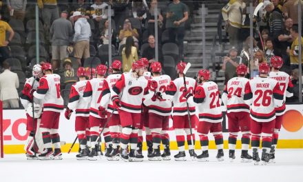 Hurricanes 5 – Golden Knights 3 | À la recherche de quelques arrêts