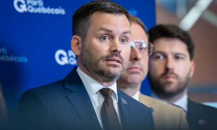 Itinérance | Le chef péquiste Paul St-Pierre Plamondon endosse l’idée d’un sommet