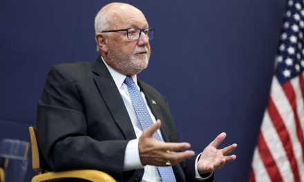 L’ambassadeur des États-Unis invite le Canada à « se mettre en mode commercial »