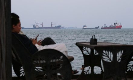 Nouvelle vague de frappes | Les États-Unis et l’Iran se disputent le détroit d’Ormuz