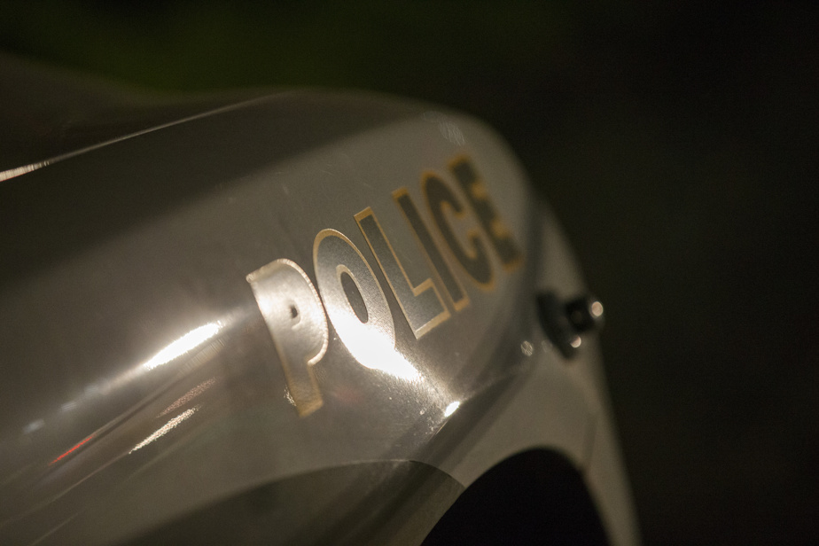 Plage d’Oka | Un homme sombre dans le lac des Deux Montagnes