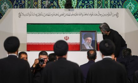 Funérailles d’Ali Khamenei en Iran | Premiers hommages devant la dépouille du guide suprême
