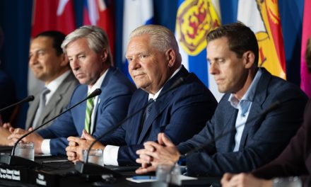 Nouveaux droits de douane américains | Les premiers ministres font front commun, selon Doug Ford