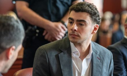Meurtre d’un patron d’assurance  | Luigi Mangione plaide coupable de harcèlement