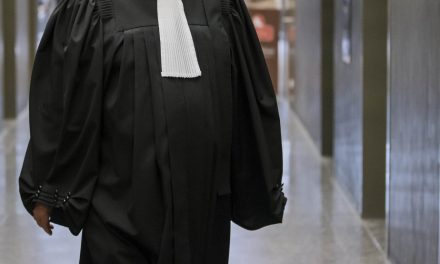 Condamné à 22 mois de détention | Même en prison, un trafiquant d’armes harcèle un avocat