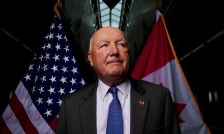 Une pétition virale demande l’expulsion de l’ambassadeur des États-Unis au Canada